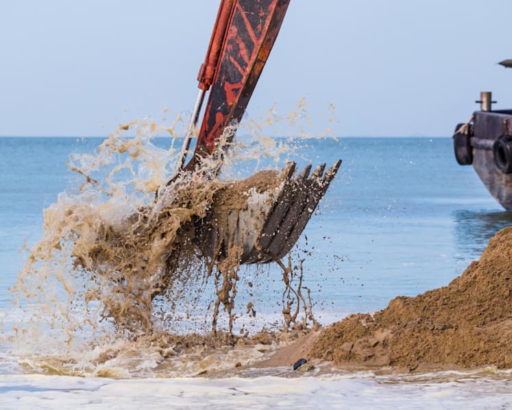  Indonesia’s move to allow export of sea sand draws brickbats, but Jokowi defends change