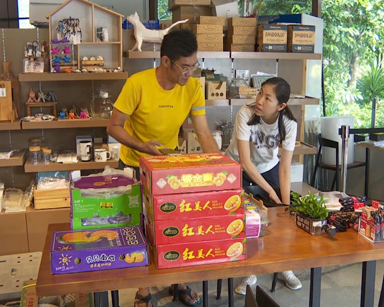 Social groups help to resell and give away leftover Chinese New Year festive foods 