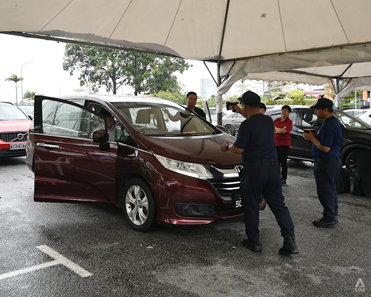 Singapore drivers flock to JB’s 2 new VEP centres as deadline looms, but tag installation ‘fast, organised’ 