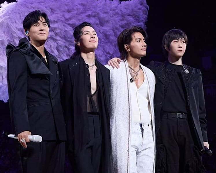 Mayday’s Ashin falls from stage during concert with F4 members in Shanghai