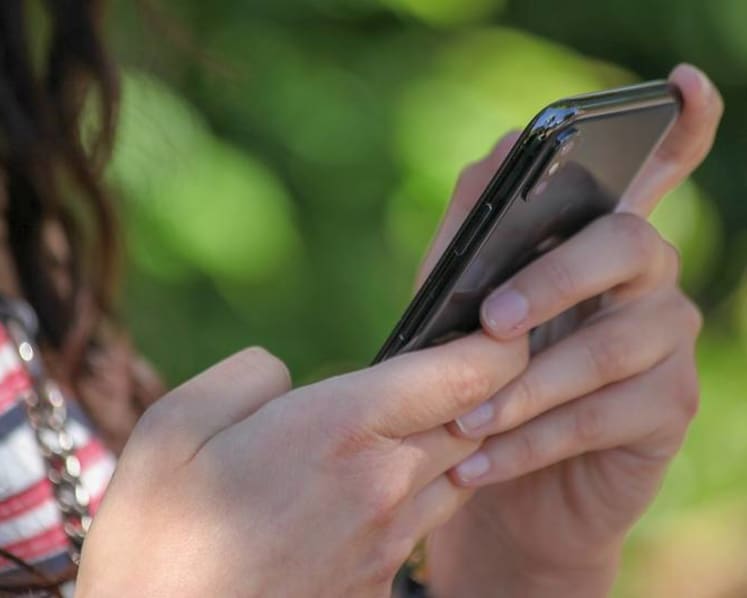 Is the use of digital tools and social media causing our brains to waste away?