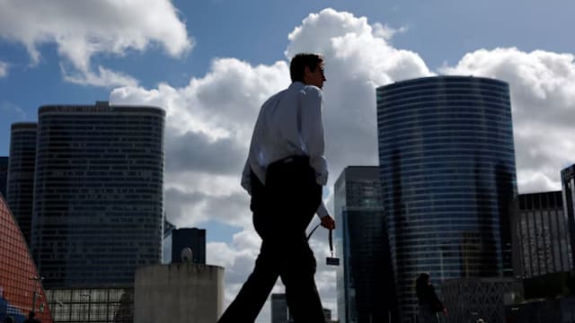 中东战事冲击 欧元区采购经理指数16个月来首现萎缩