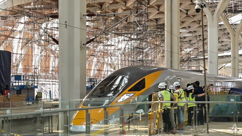 Masalah kesiapan stasiun dan keterbatasan aksesibilitas bayangi peluncuran kereta cepat Jakarta-Bandung 