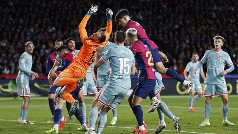 Atletico go top as late Sorloth goal earns dramatic 2-1 win at Barcelona