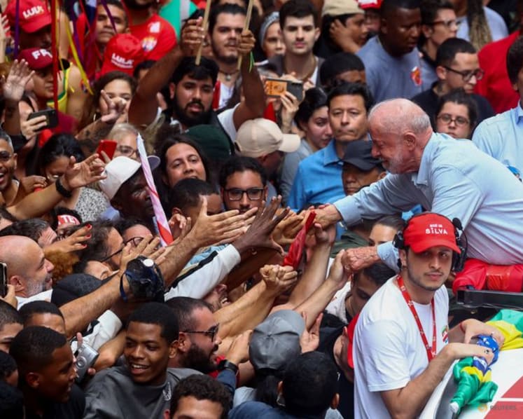 Lula, Bolsonaro trade blows in final scramble for votes in Brazil