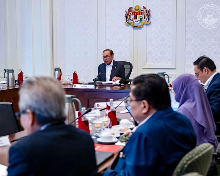 Malaysia PM Anwar warns against Israeli navigation app Waze over data security concerns