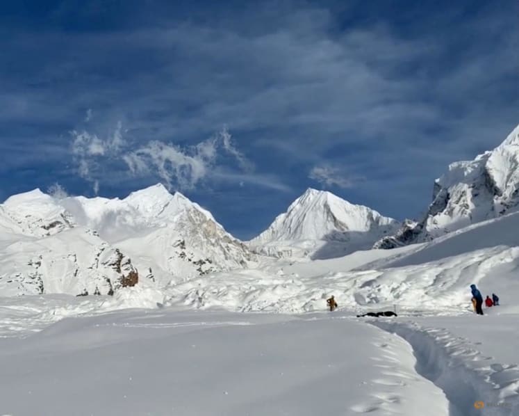 Nepal suspends search after 16 swept away by avalanche Nepal suspends search after 16 swept away by avalanche