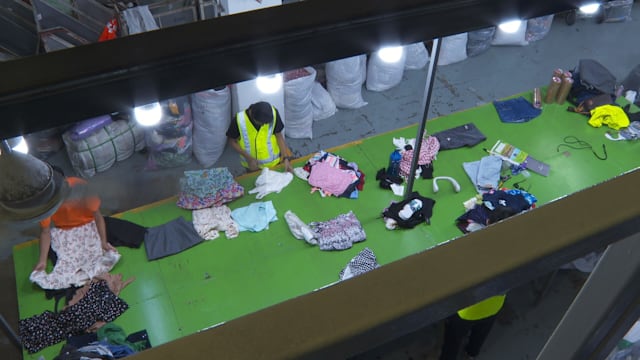 旧衣回收量两年翻倍 本地二手服装市场持续增长