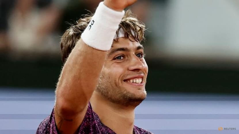 Cobolli survives wind, suppresses Auger-Aliassime for Paris semis spot