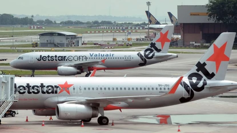 Jetstar விமானங்களில் இருக்கைக்கு மேல் வைக்கப்படும் பொருள்களுக்குக் கட்டணம்