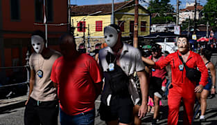 திருடர்களைப் பிடிக்க மாறுவேடமிட்ட காவல்துறை அதிகாரிகள்