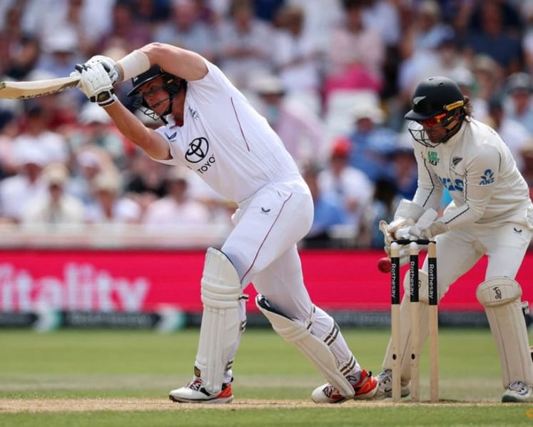 Ravindra puts New Zealand in command against England