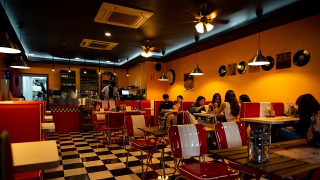 复古美式餐厅Joji's Diner　Telok Ayer开设2层楼分店