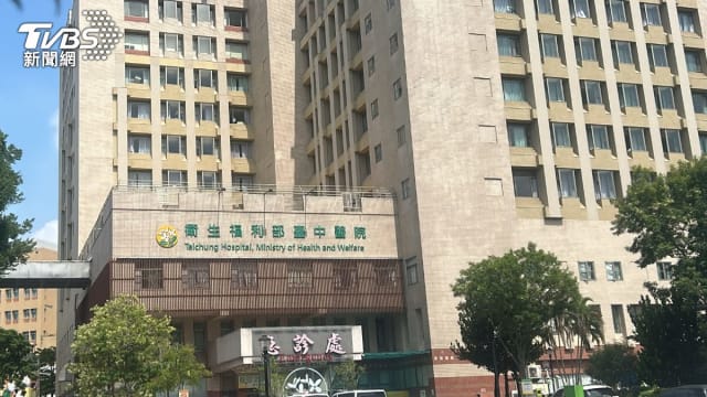一句话惹怒他！ 台湾男病患对女护士踢头和威胁