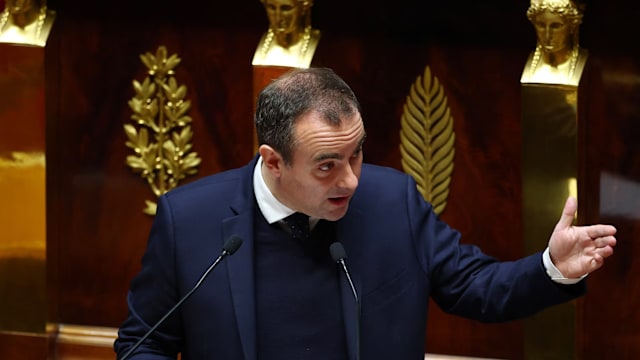 法国总理再挺过两项不信任动议 为预算案扫除一大障碍