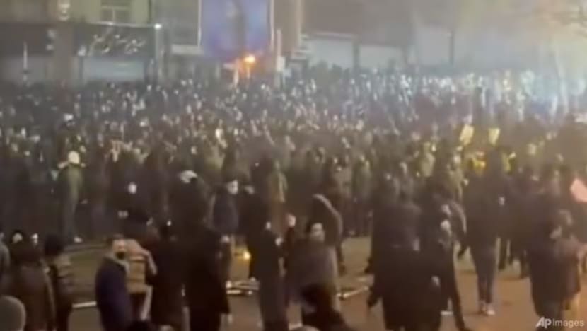Lebih 500 maut dalam tunjuk perasaan Iran