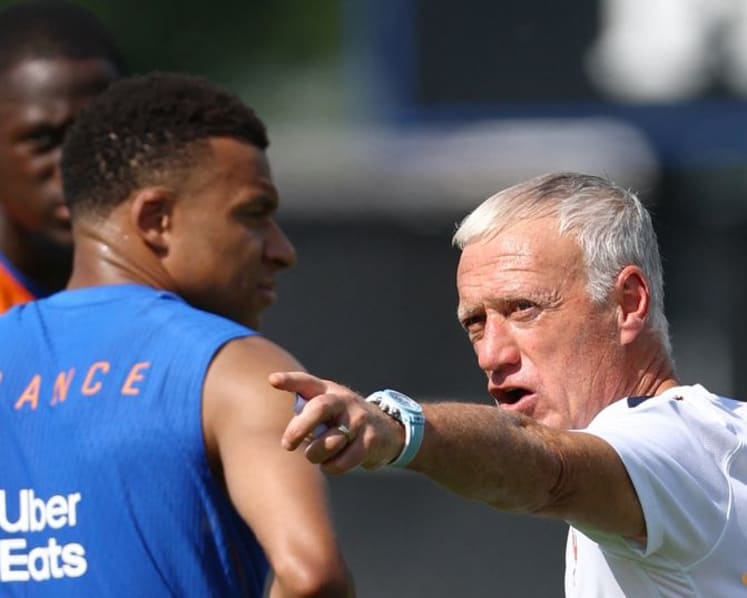 No thoughts of revenge as France start World Cup against Senegal, says Deschamps