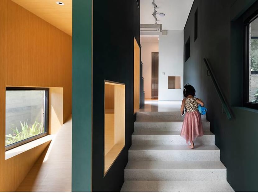 In Singapore, a house with 80 windows – that bring the family closer In Singapore, a house with 80 windows – that bring the family closer