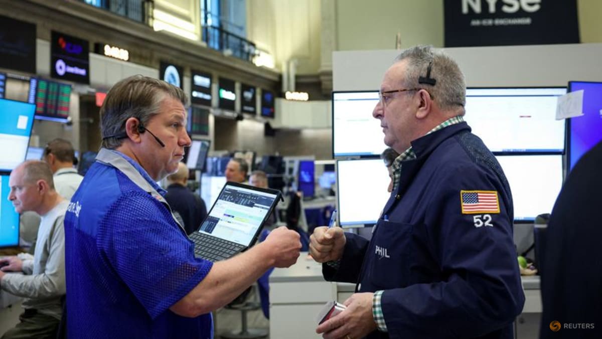 Saham AS dan Eropa Terkoreksi, Minyak Bergejolak — Dampak ke IHSG dan Rupiah Hari Ini