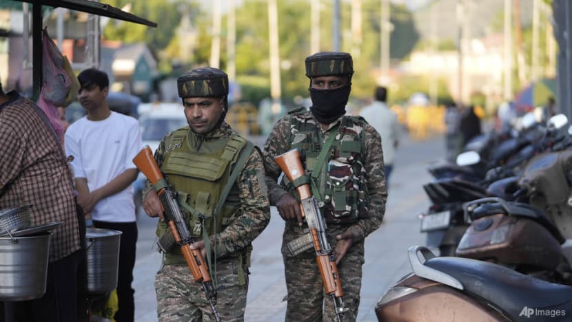 US urges India and Pakistan to work with each other to reduce tensions