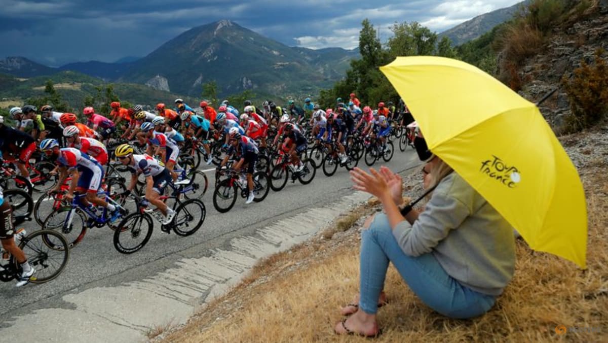 Britain seeks 9,000 volunteers for 2027 Tour de France Grand Departs
