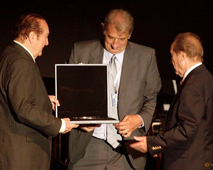 Former Argentina World Cup captain Rattin dies aged 89