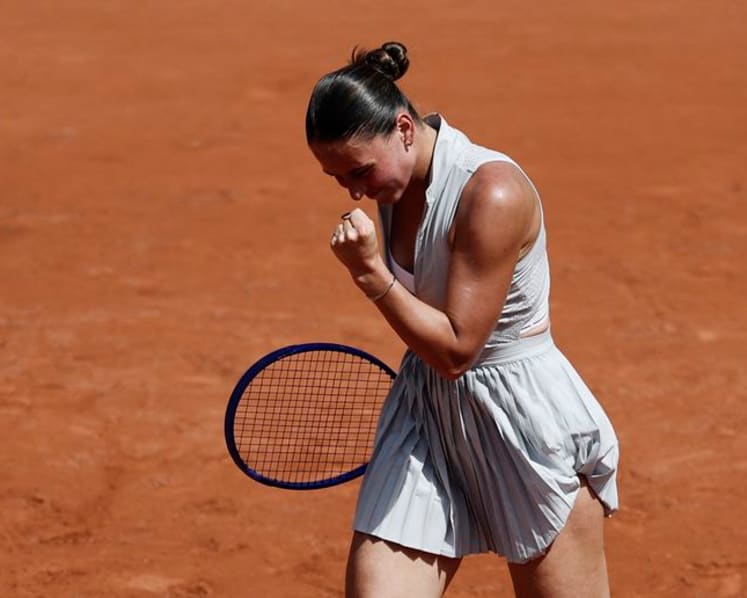 Ukraine's Kostyuk keeps focus in Paris after missile strike near parents' home