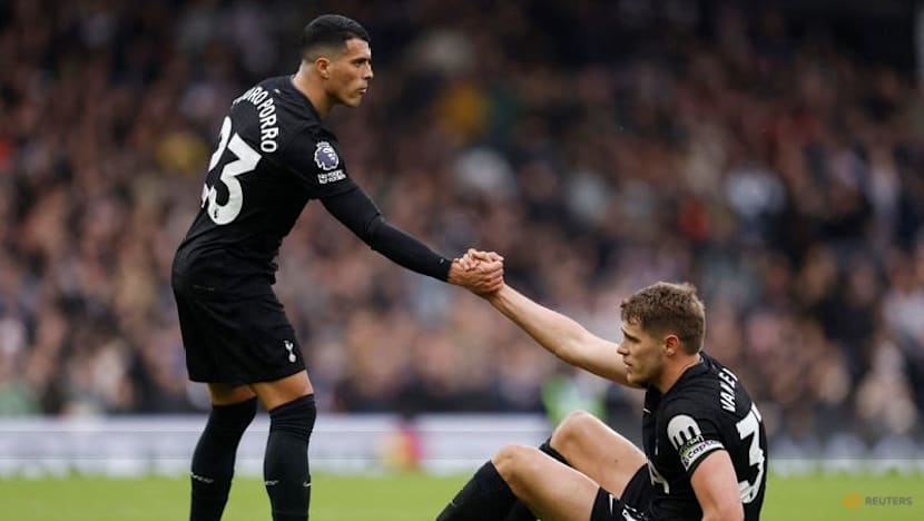 Arsenal claim nervy win over Chelsea, Man Utd go third