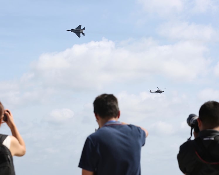Coronavirus clips wings of Asia's biggest air show