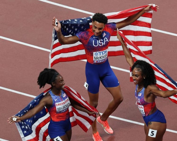 US storm to another 4x400m mixed relay gold