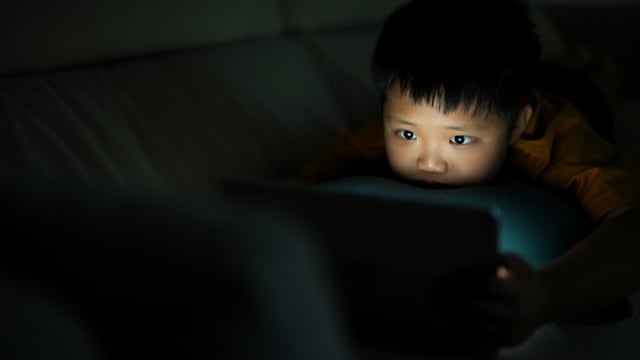 我国在探讨加强儿童网络安全 正参考其他国家做法