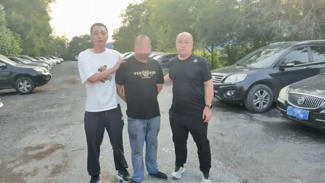 中国杀人犯逃亡27年成富商 落网后追问父母情况