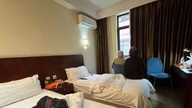 中国老夫妇将房产过户后 遭孩子赶出家门