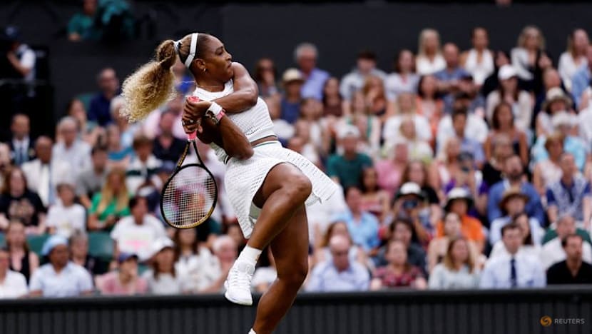 Serena's Wimbledon comeback fizzles out in first round