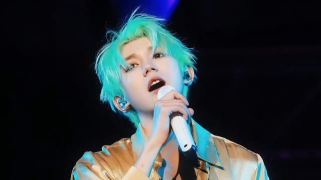 王源荧光绿发色超亮眼　亲爸看演唱会竟被误会是黄牛？