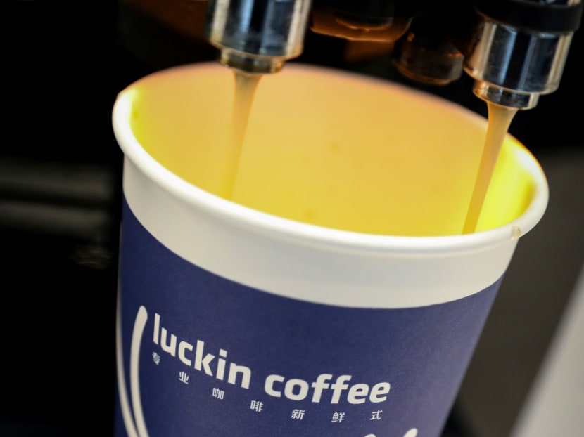 The author noted a year ago that Luckin could challenge its American counterpart if it kept its feet on solid ground, but Luckin’s hollow foundations have since been exposed.