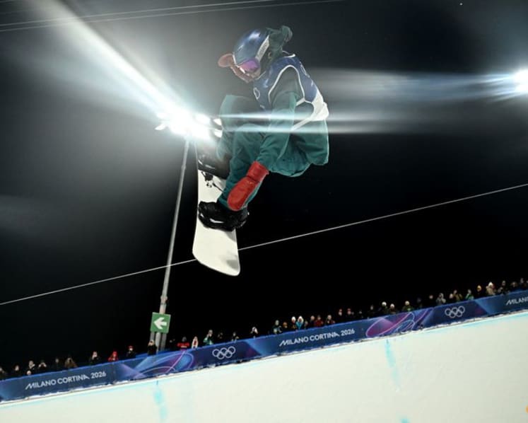 Snowboard-Australia's James storms into halfpipe final in bid for first gold