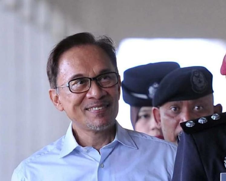 Anwar Ibrahim will be out of jail on Tuesday, says his daughter