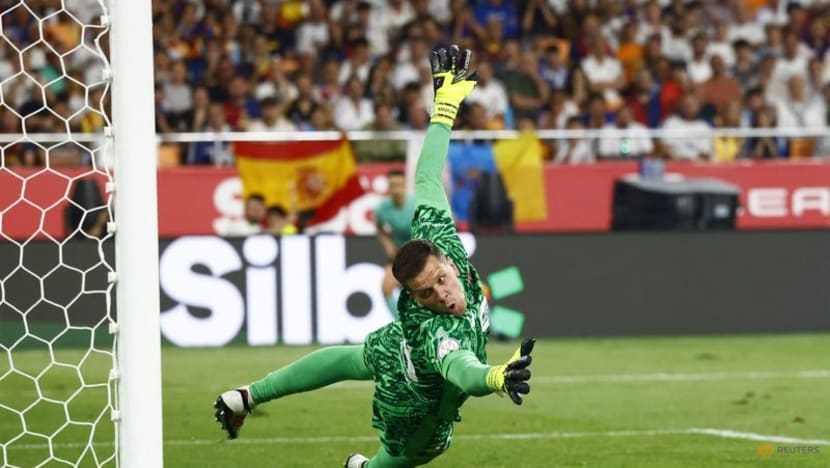 Flick confirms Szczesny in Barca net for Champions League and 'El Clasico'