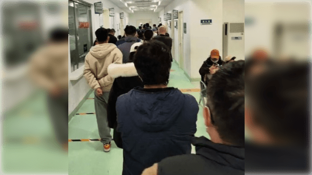 医院爆满 排队数天才获医 父亲：病儿熬成肺炎