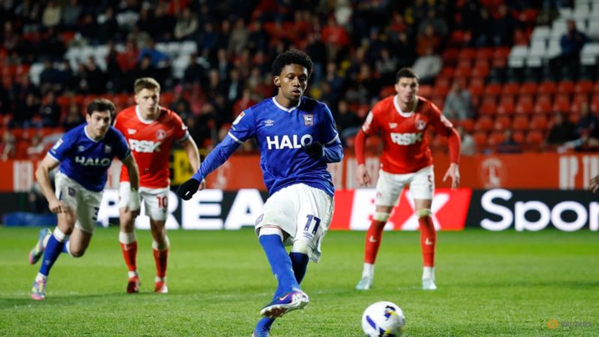 Ipswich Town climb to second, Middlesbrough strengthen grip on playoff spot