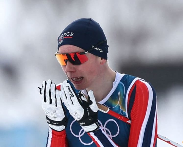 Nordic Combined-Norway's Oftebro skis from behind to first individual gold