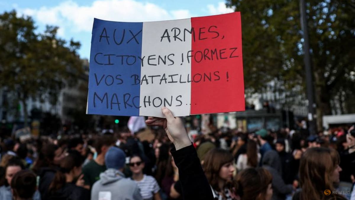 France students plan more protests, UN 'concerned' over violence