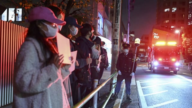 全球十多个城市集会 声援抗议防疫措施的中国人