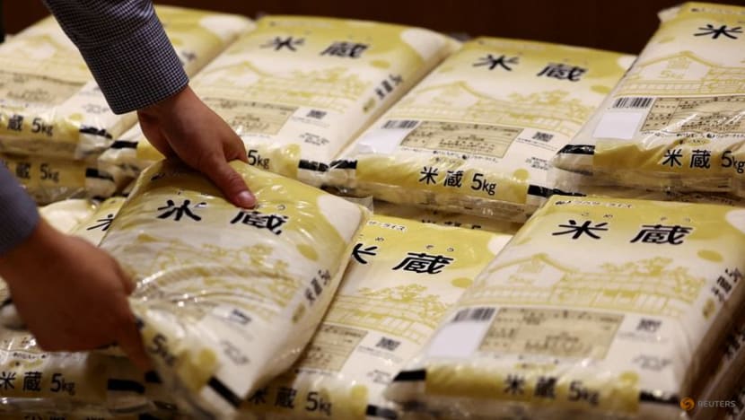 Japan's retail rice prices fall below 4,000 yen, hitting prime minister's target Japan's retail rice prices fall below 4,000 yen, hitting prime minister's target