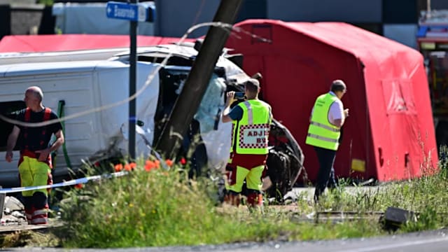 比利时发生火车同校车相撞事故  至少四人死亡