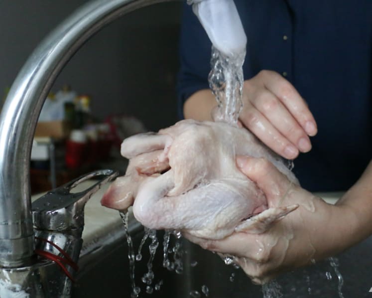 Commentary: Here’s why you shouldn’t wash raw chicken before cooking it
