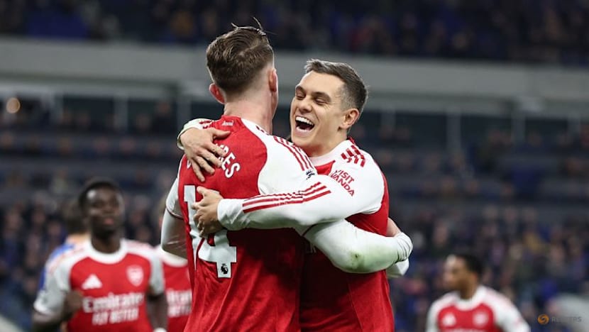 Arsenal regain Premier League lead with win at Everton, Chelsea salvage draw with Newcastle