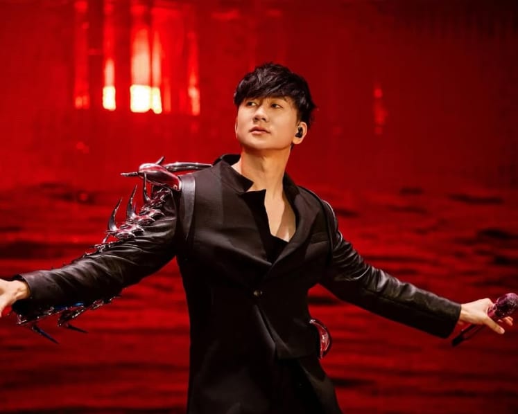 Singer JJ Lin reveals he has a heart condition during final show of current world tour