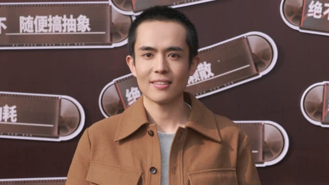王星顶寸头参加《无限超越班3》，女友陪同变助理！